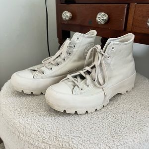 Woman’s converse size 8